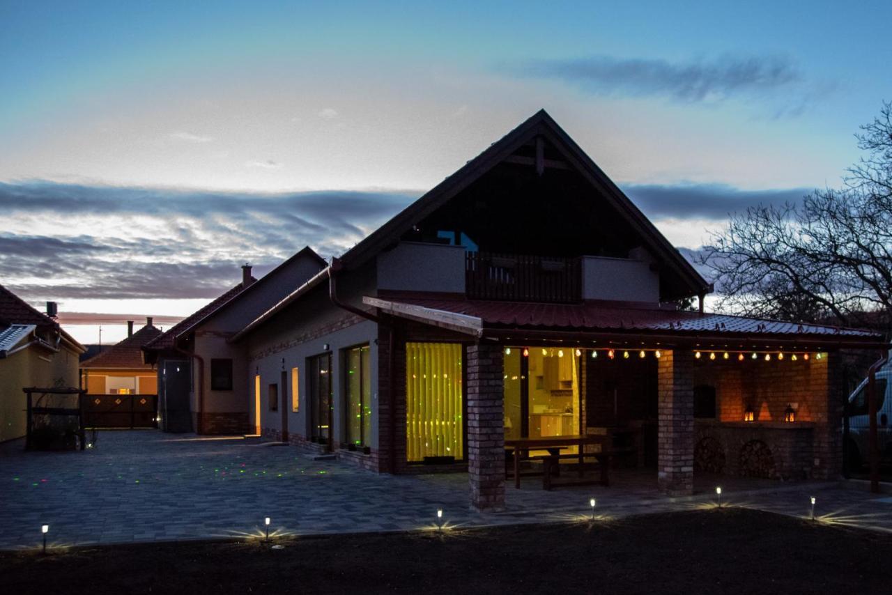 Benige Vendeghaz Hotel แดมเยน ภายนอก รูปภาพ