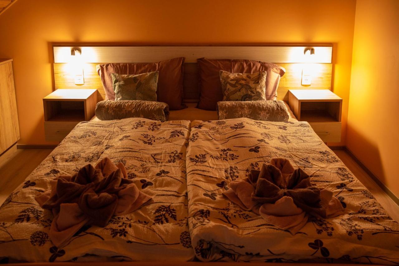 Benige Vendeghaz Hotel แดมเยน ภายนอก รูปภาพ