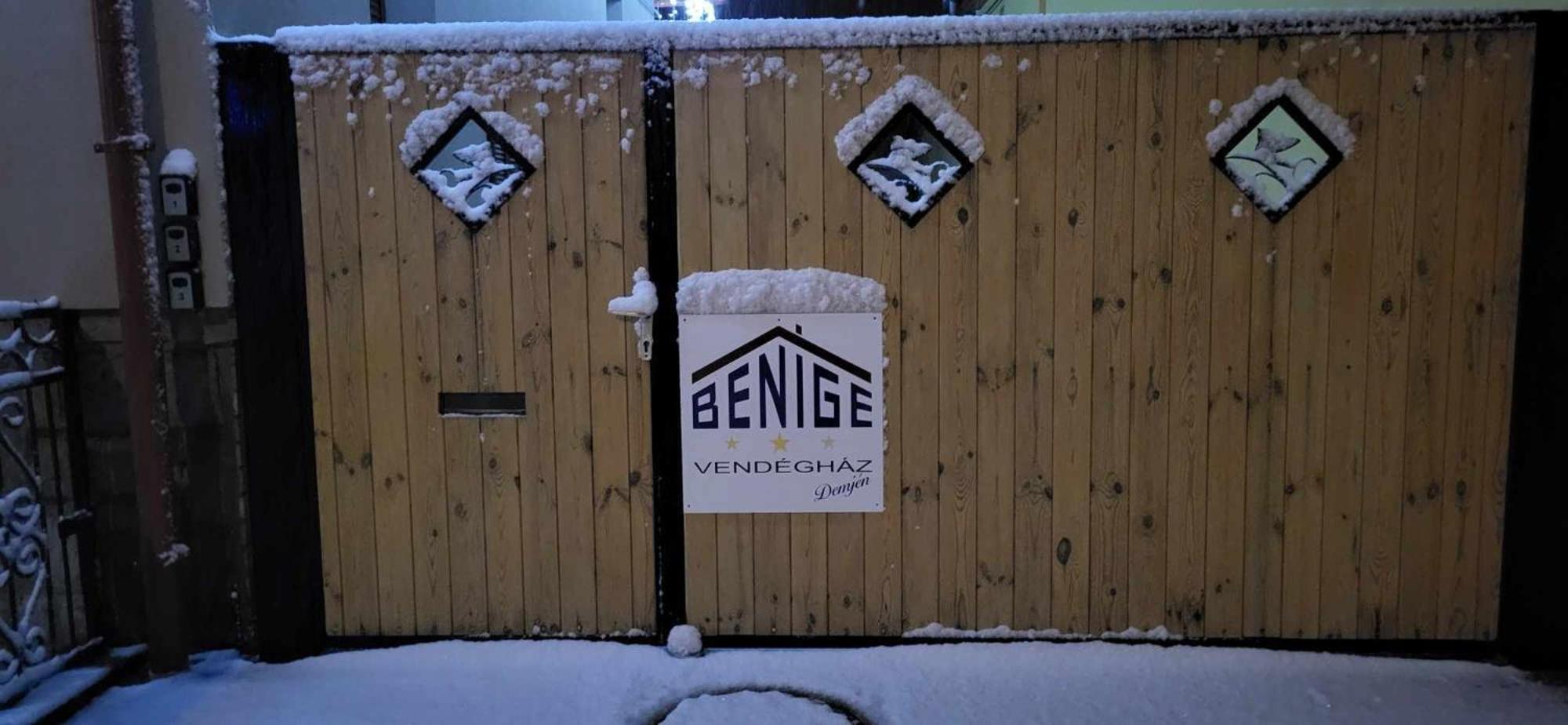 Benige Vendeghaz Hotel แดมเยน ภายนอก รูปภาพ