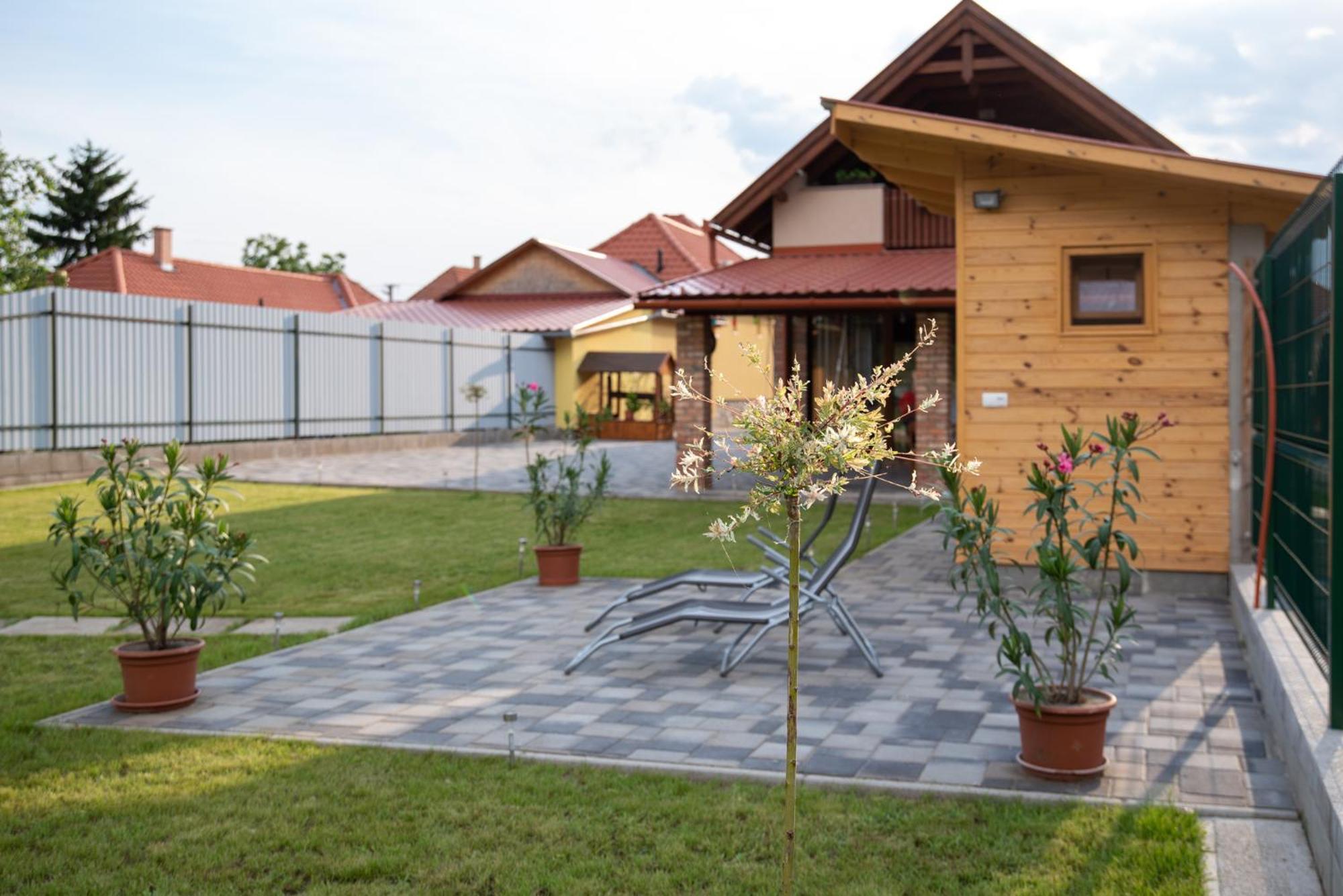 Benige Vendeghaz Hotel แดมเยน ภายนอก รูปภาพ