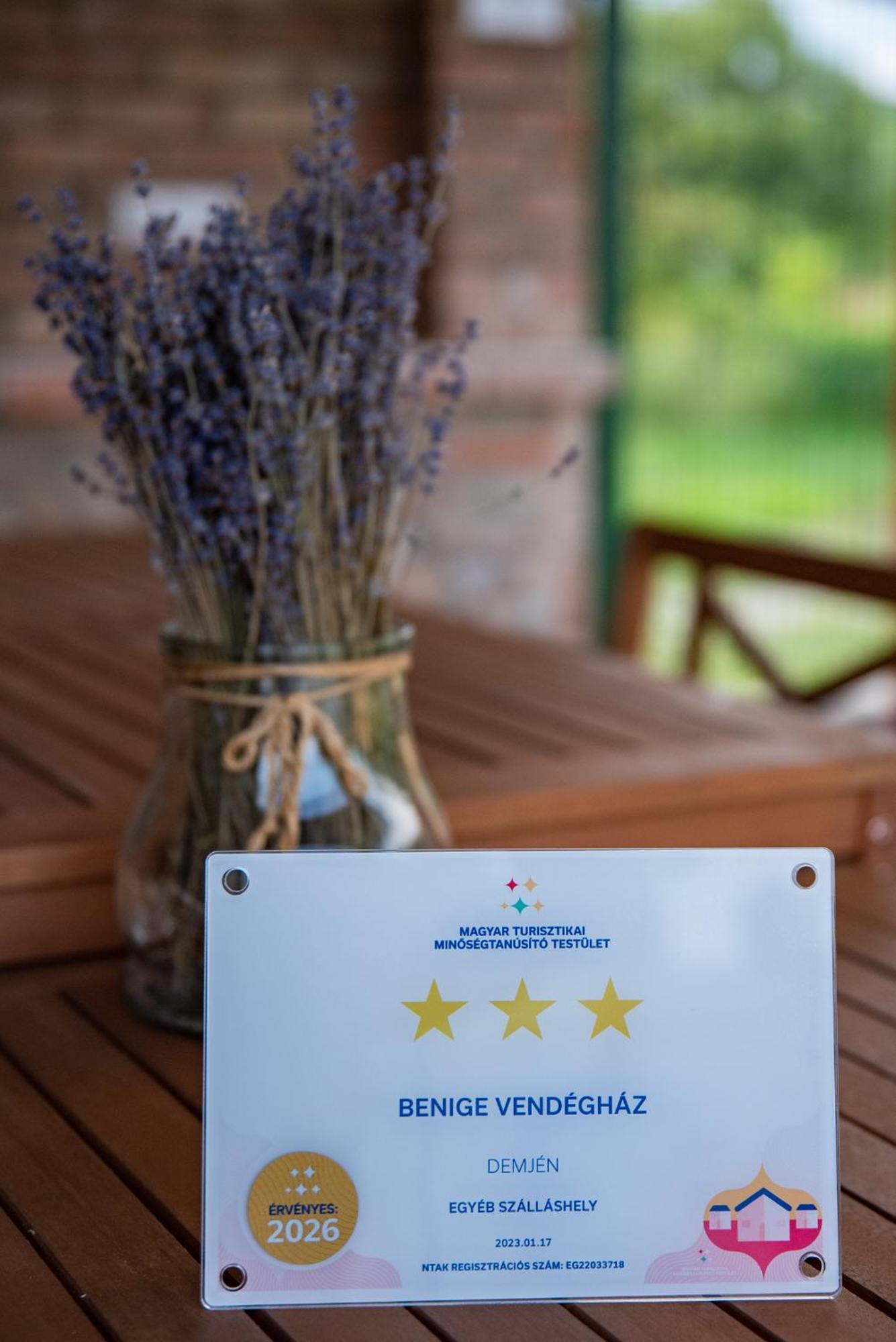 Benige Vendeghaz Hotel แดมเยน ภายนอก รูปภาพ